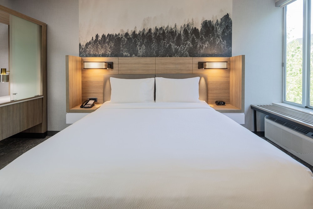 Suite, 1 King Bed (Mobility Accessible, Tub) photo 3
