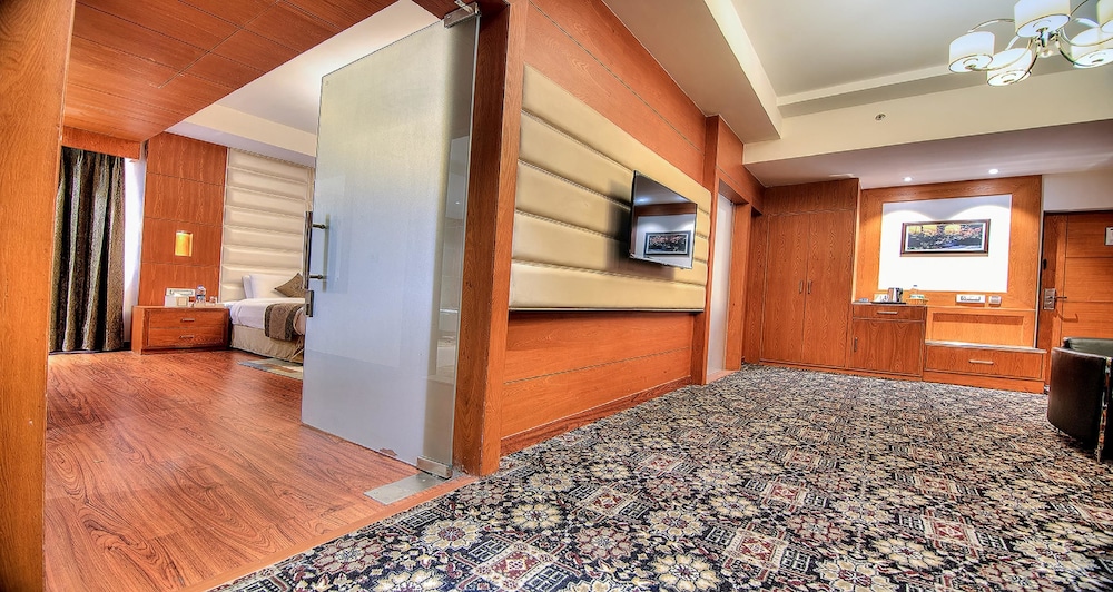 Suite, 1 King Bed, Non Smoking