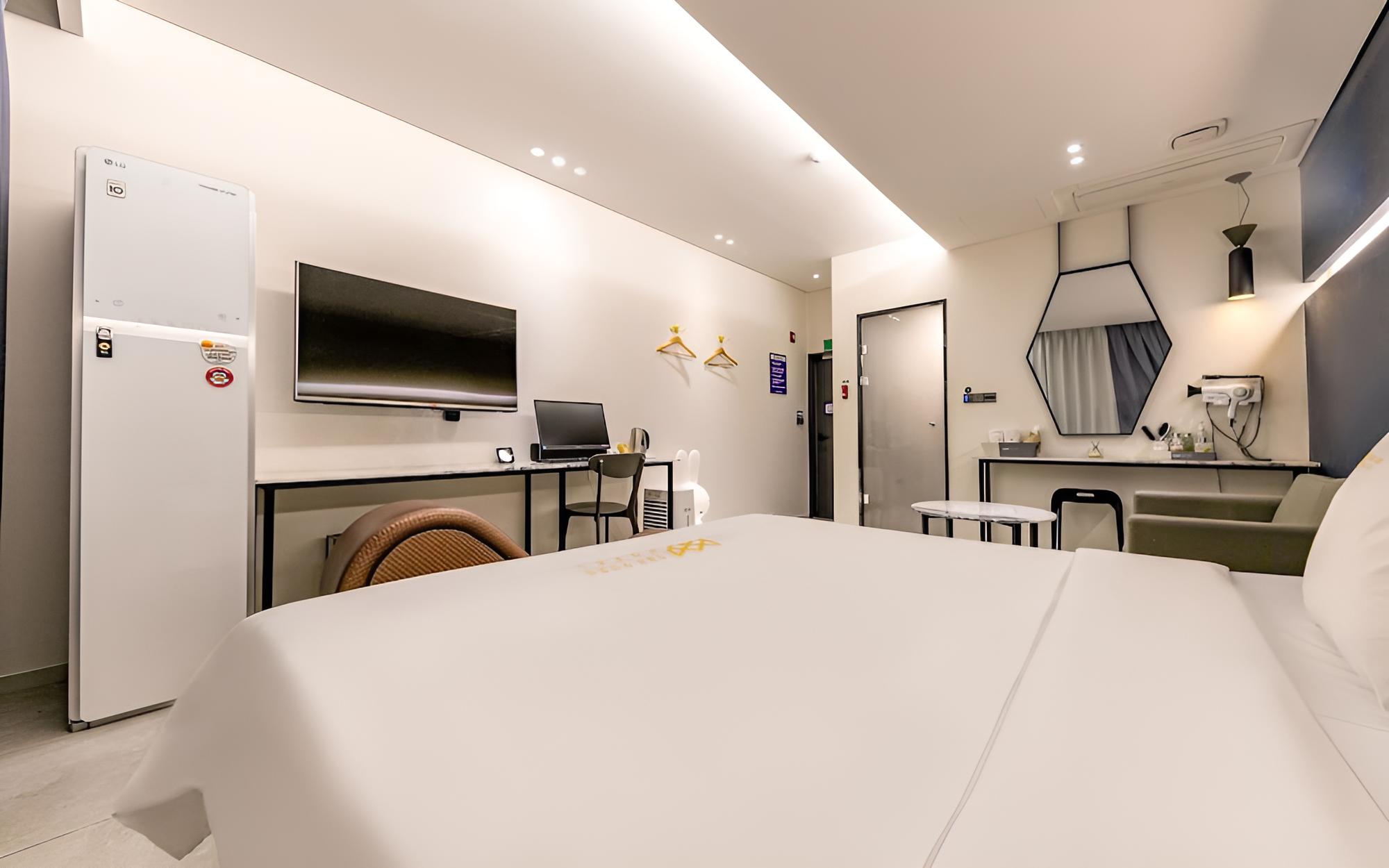 Room (VIP (1 room 1 parking lot drive-in wa) photo 2
