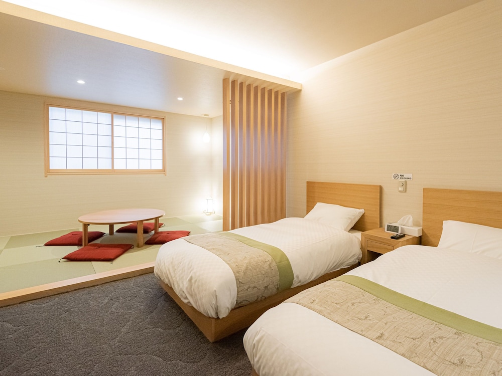 Japanese Room- Quintuple