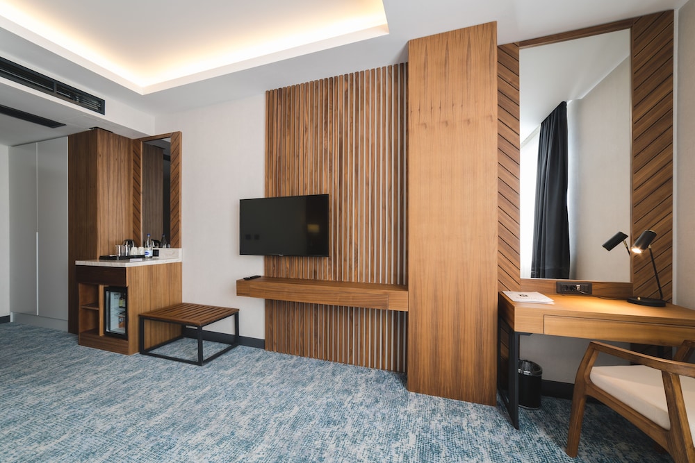 Standard Twin Room, 1 Bedroom, Ensuite, City View photo 3