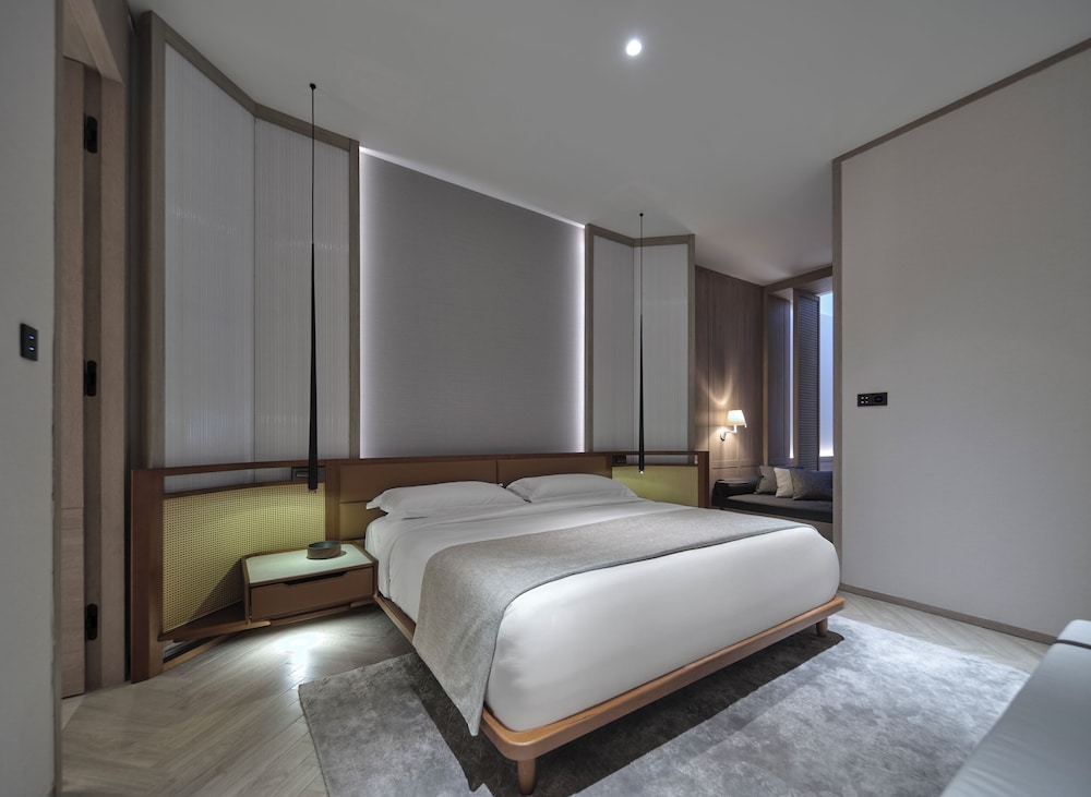 Clan House Suite