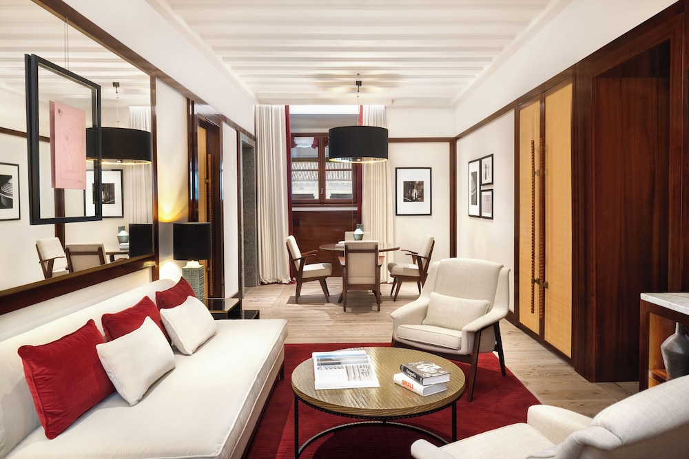 Portrait Suite thumbnail 5
