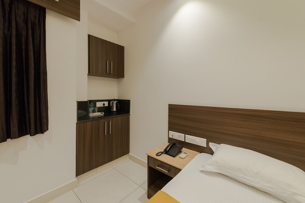 Triple Room, Multiple Beds, Non Smoking photo 3
