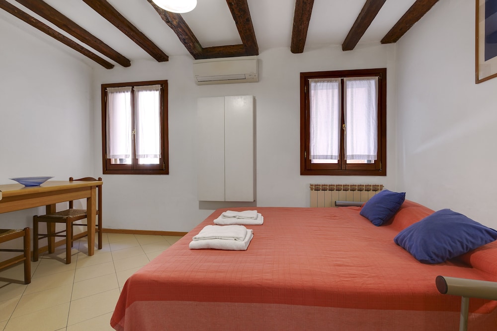 House, 2 Bedrooms, Kitchenette photo 1