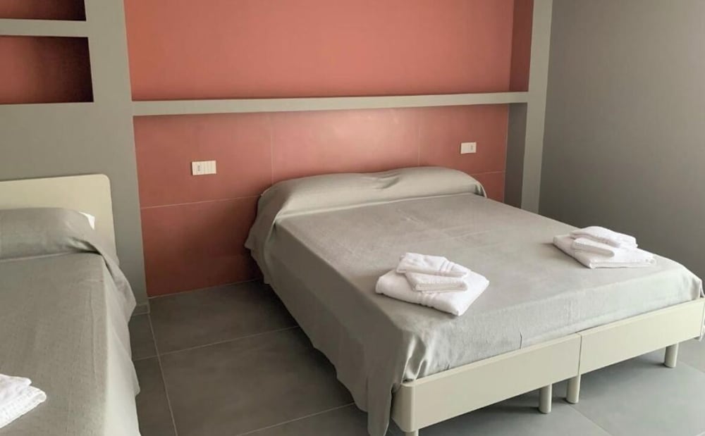 Basic Triple Room, 3 Twin Beds photo 1