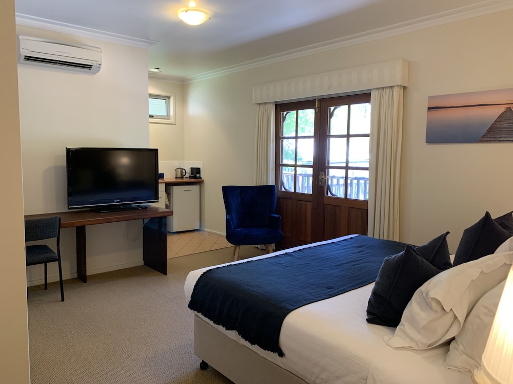 Classic Room, 1 King Bed photo 2