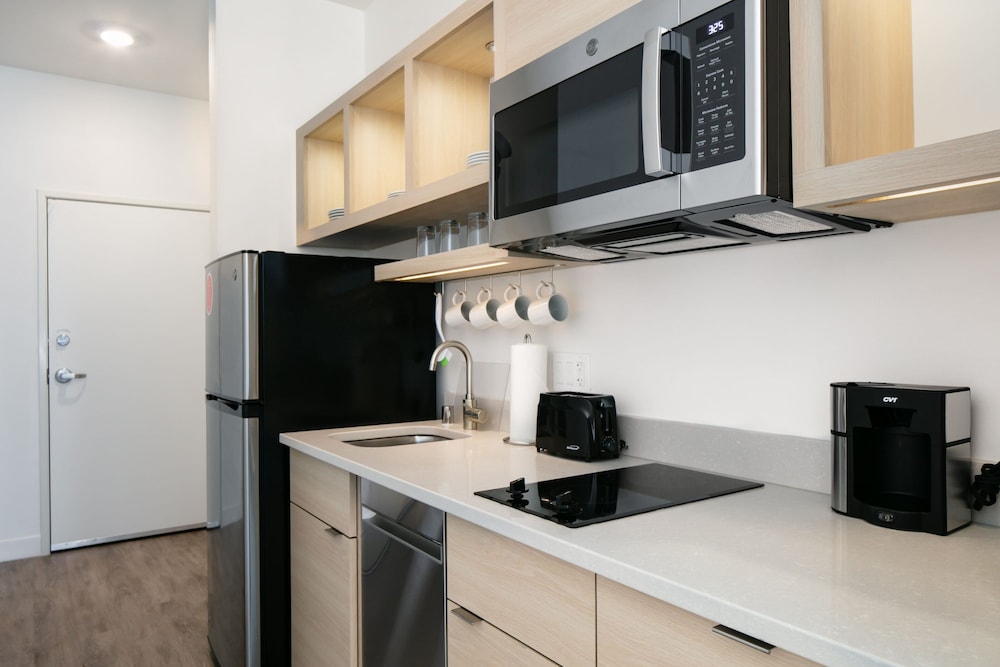 Suite, 1 Bedroom - Photo 3