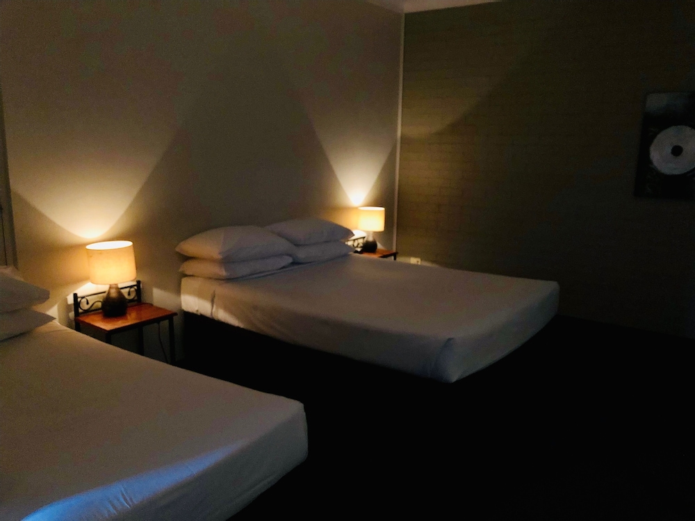 Standard Twin Room, Multiple Beds - Photo 4