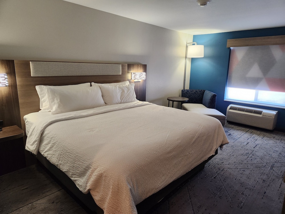 Standard Room, 1 King Bed - Photo 3