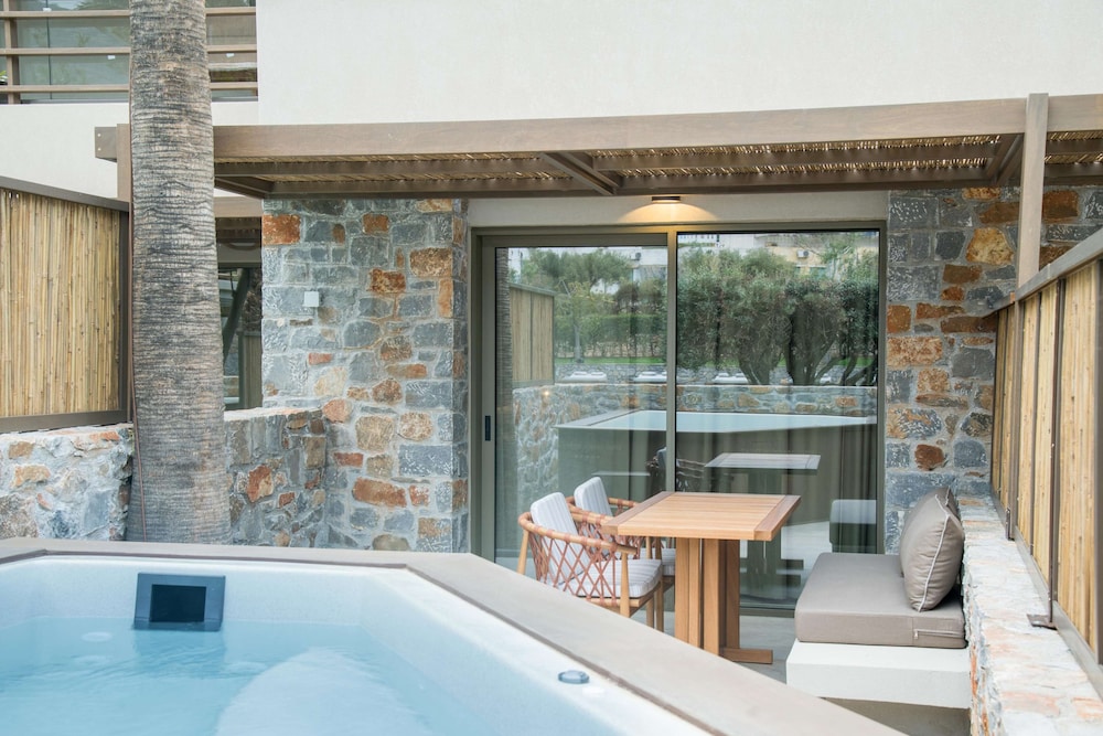 Classic Double Garden View Outdoor Hot Tub - Photo 11