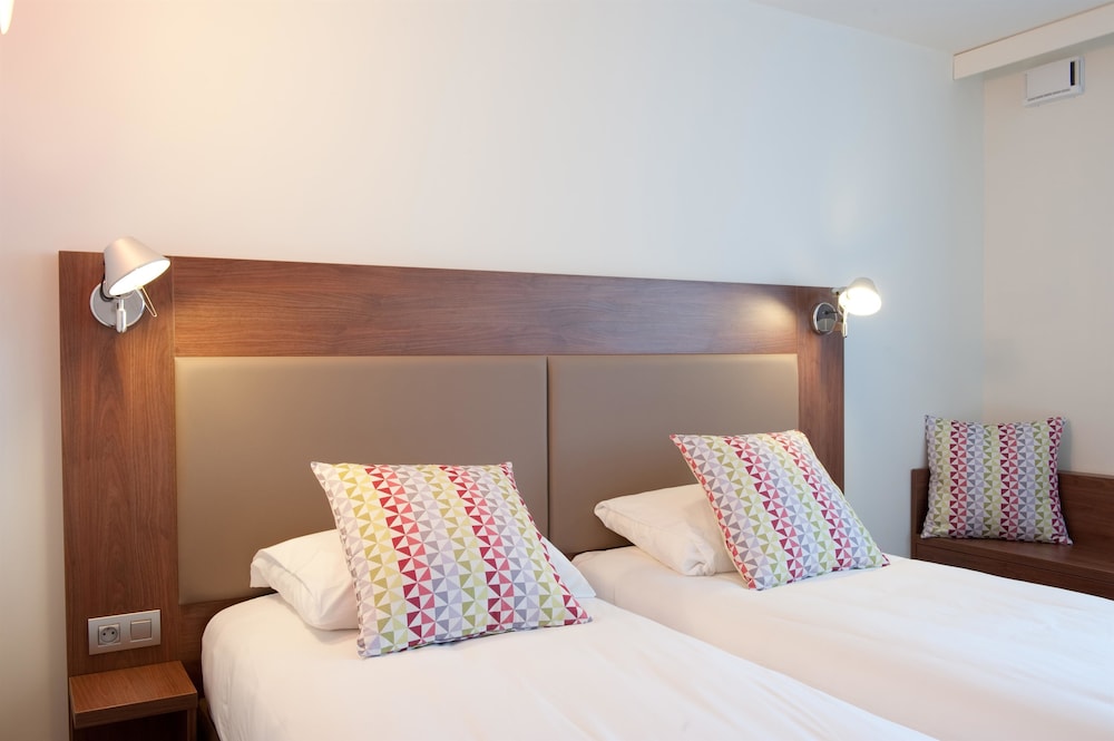 Standard Room, 2 Twin Beds photo 3