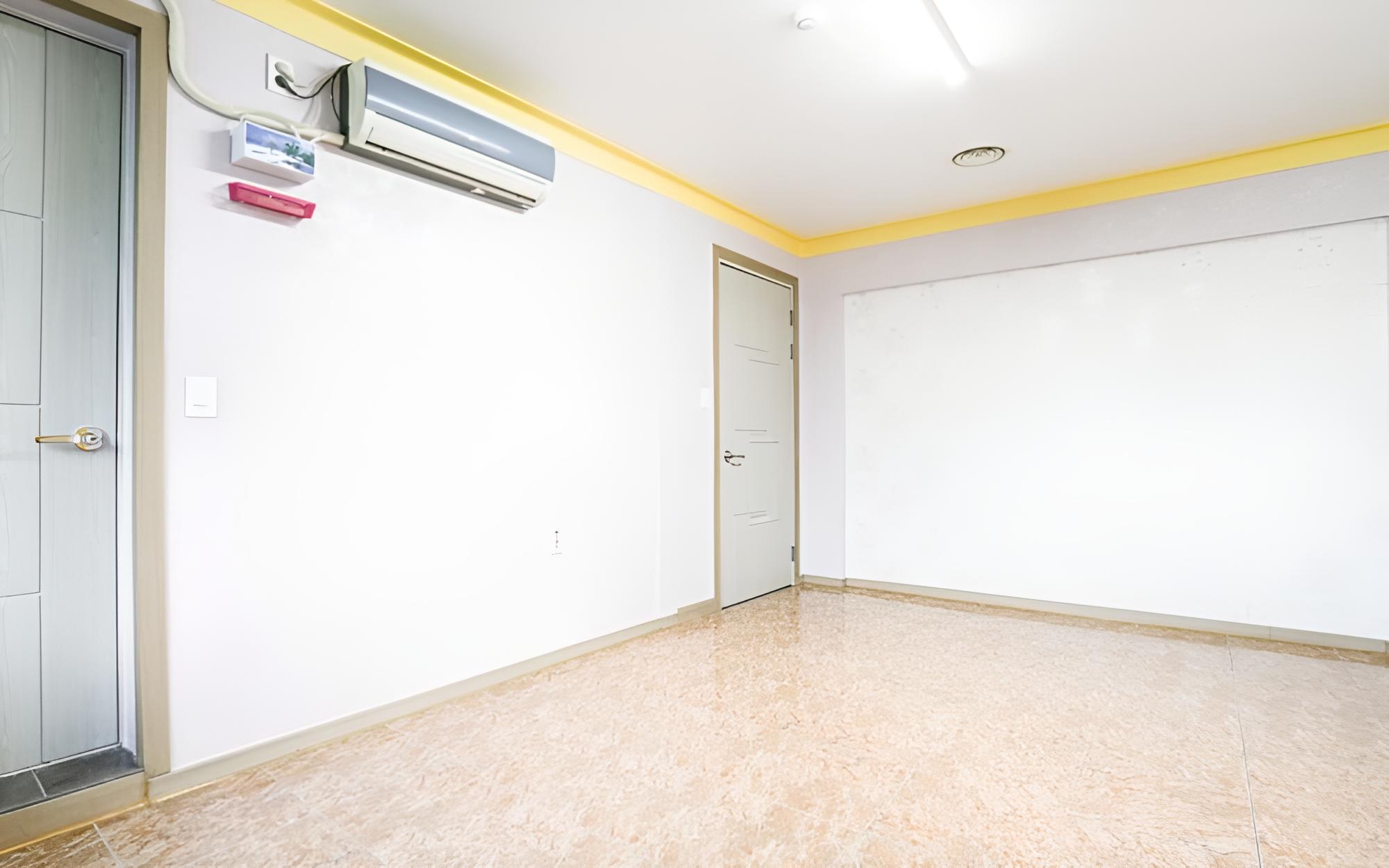 Room (Dandelion) photo 1