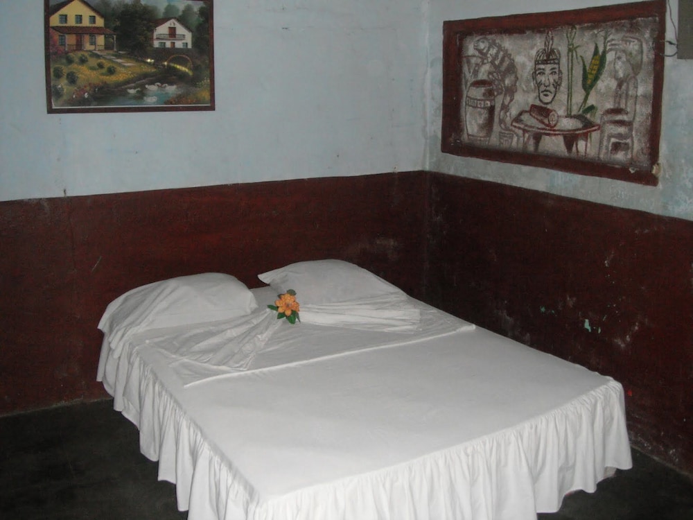 Basic Double Room, 1 Double Bed, Non Smoking, Shared Bathroom photo 2