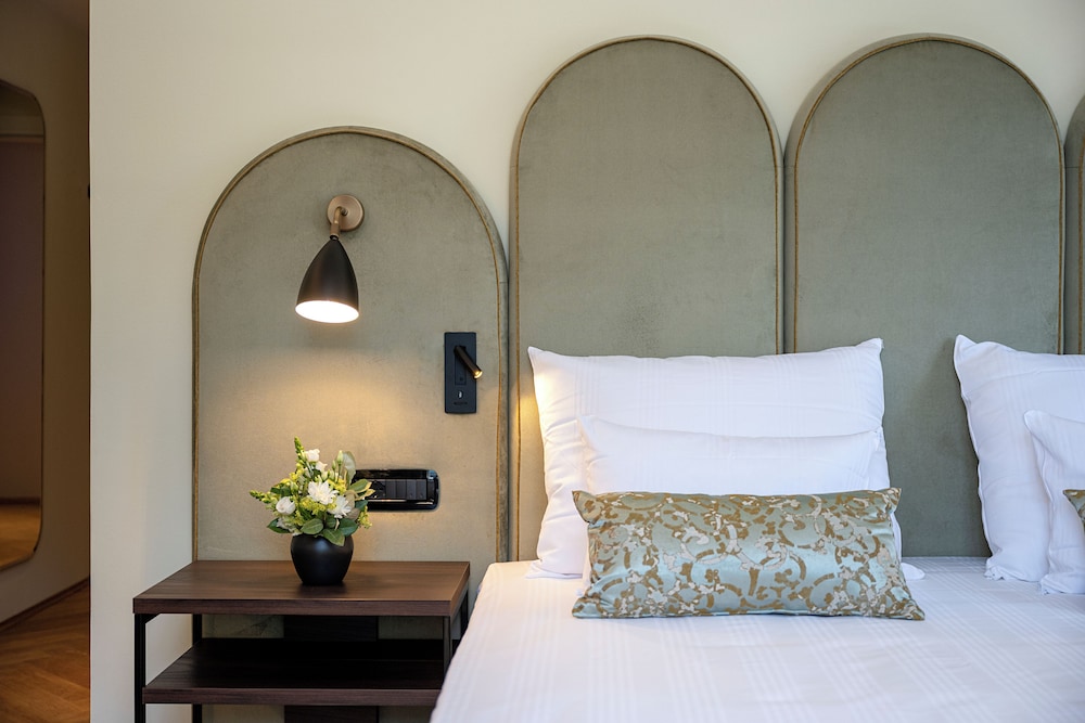 Deluxe Room - Photo 2