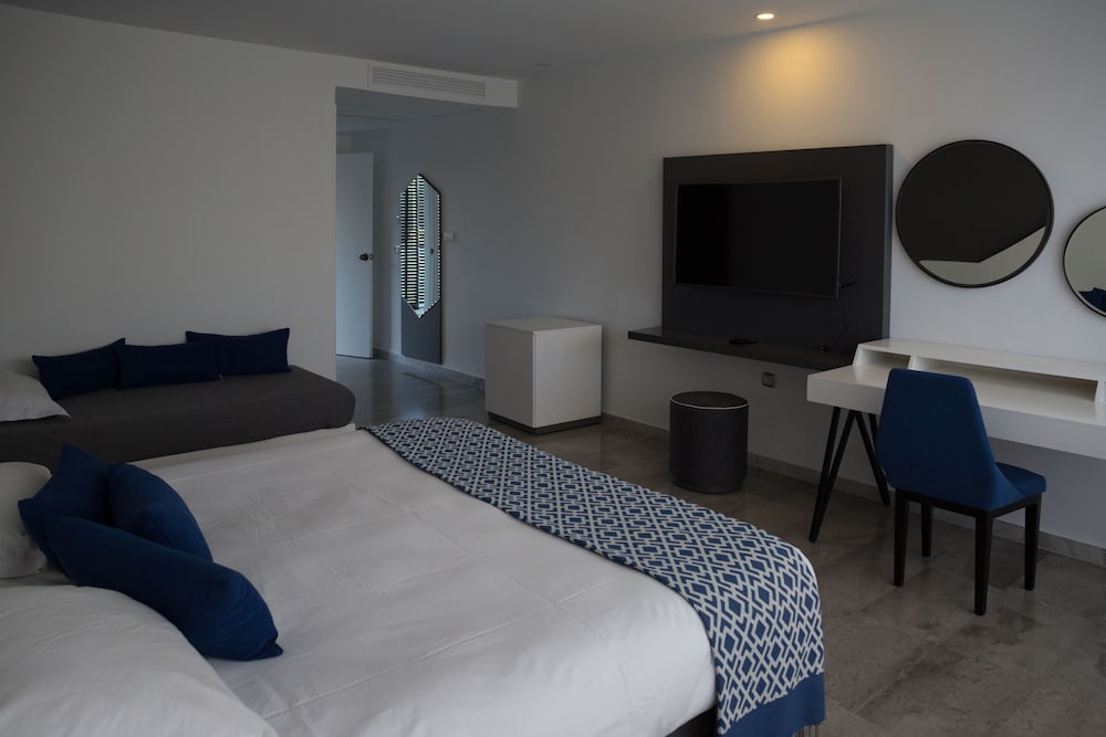 Deluxe Double Room Single Use, 1 Double Bed photo 2