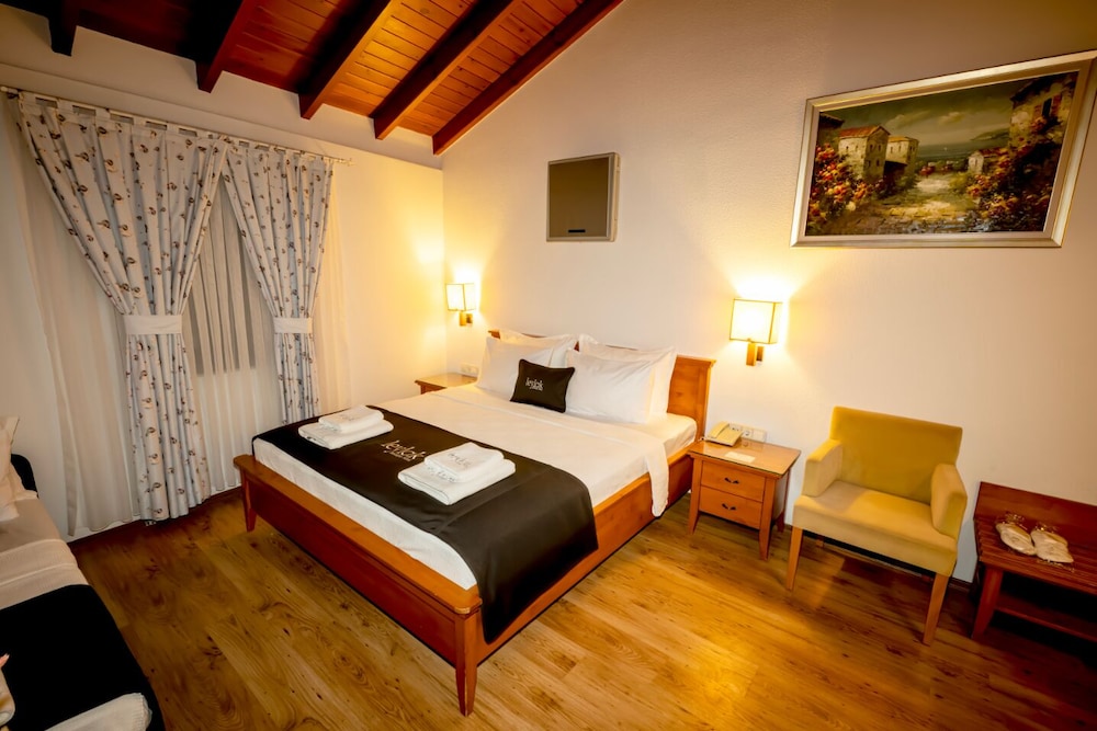 Deluxe Triple Room photo 2