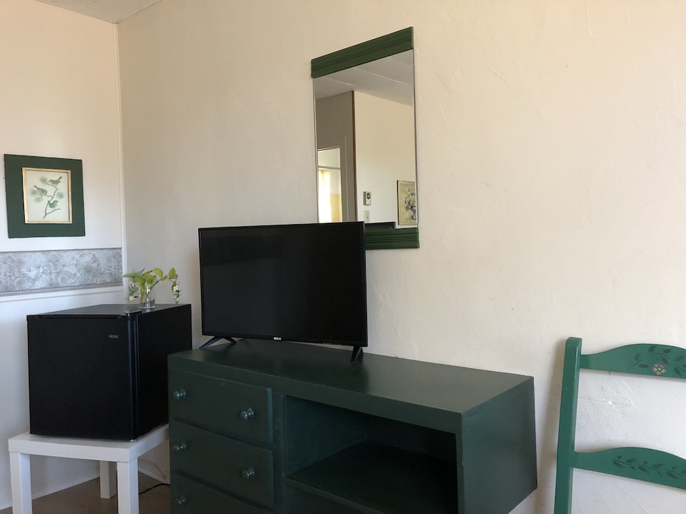 Economy Triple Room, Garden View photo 2