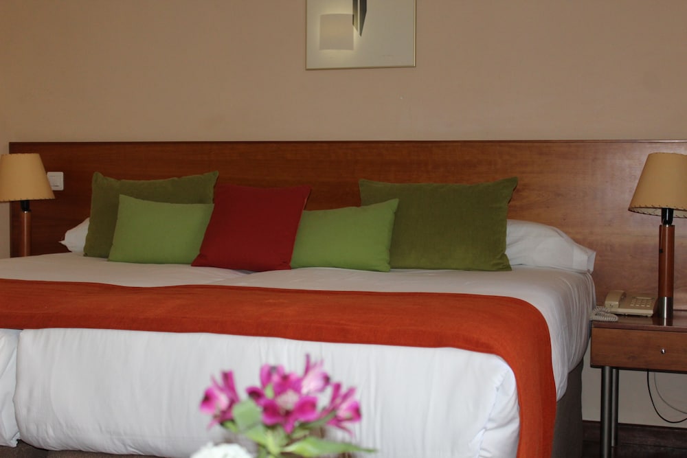Standard Double Room Single Use, 2 Twin Beds, Ensuite photo 2