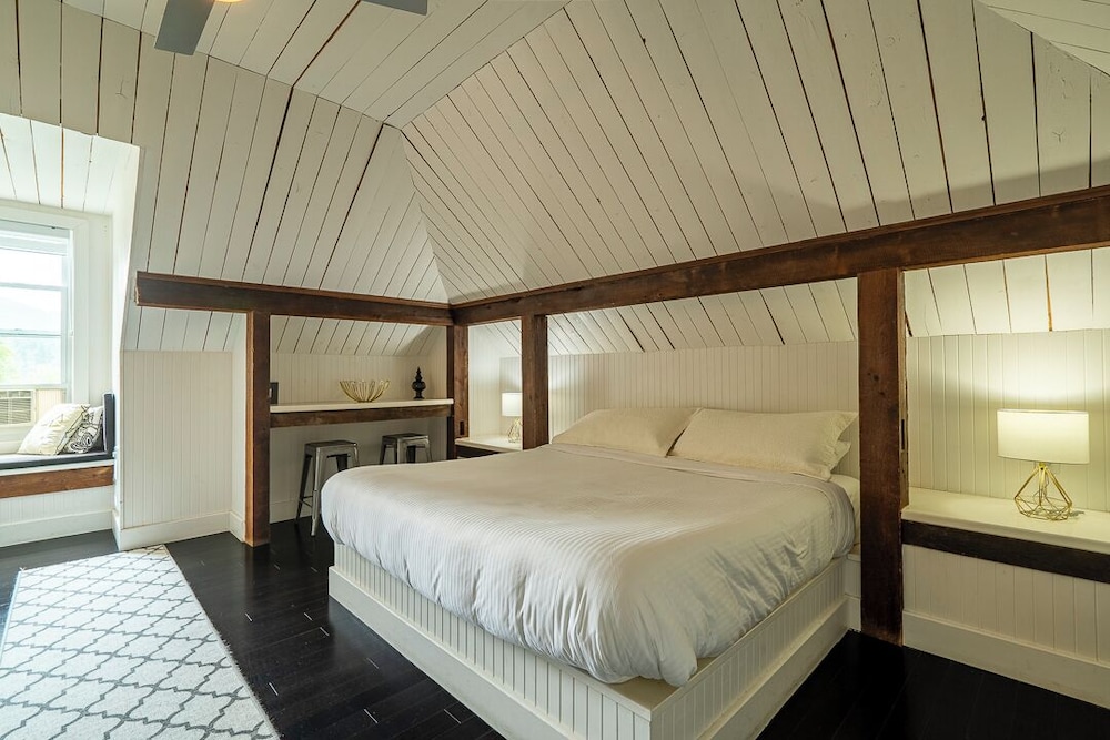 Romantic Suite, 1 King Bed, Mountain View (8) photo 1