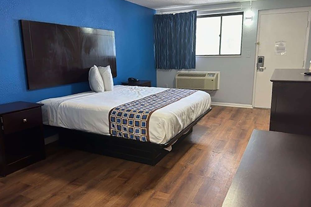 Room, 1 King Bed, Non Smoking photo 1