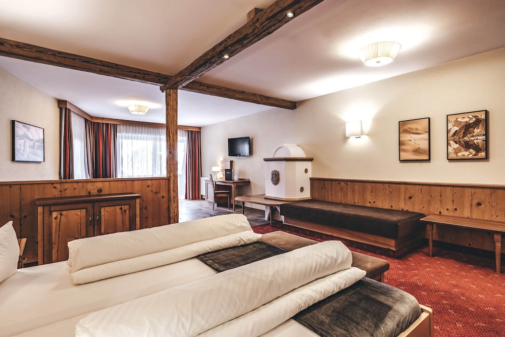 Junior Suite, Balcony, Mountain View photo 2