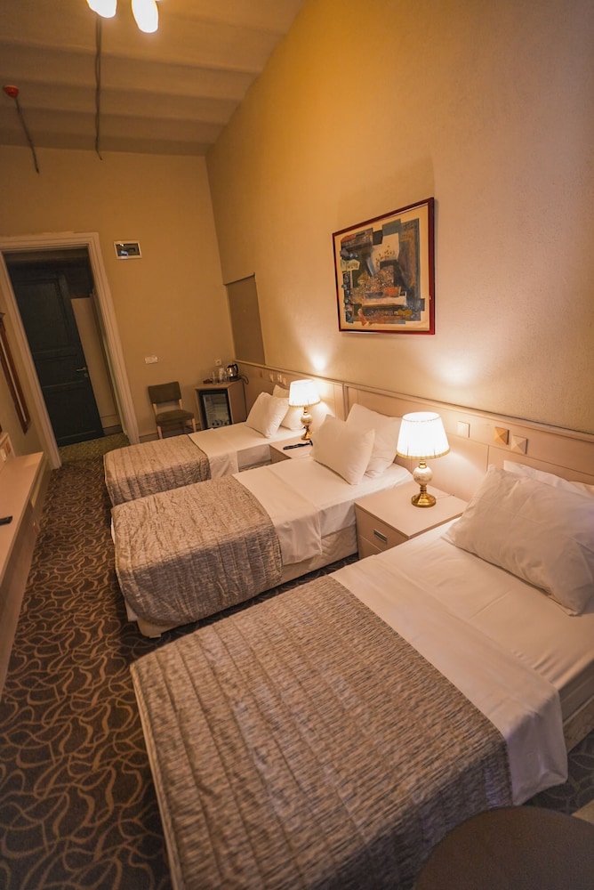 Standard Triple Room, Multiple Beds, Non Smoking photo 3