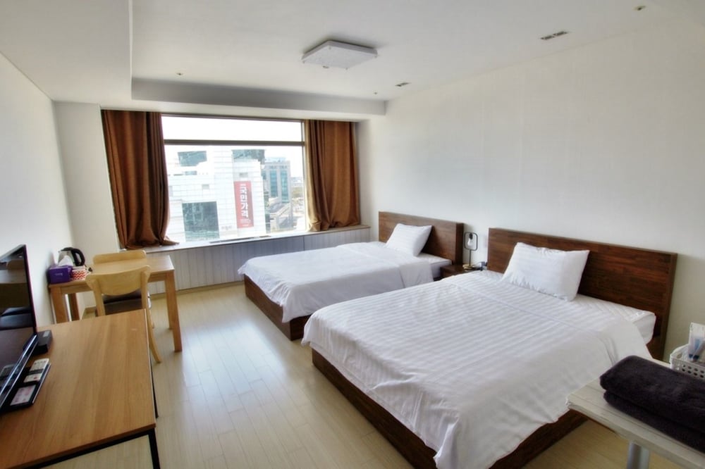 Standard Twin Room, 2 Queen Beds photo 1