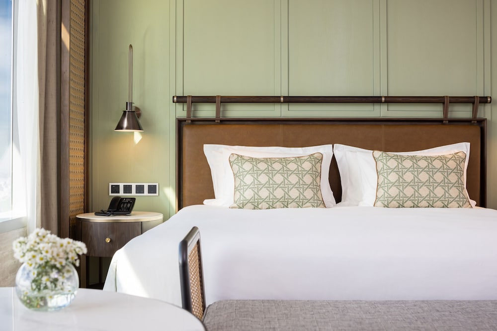 Premium One Bedroom Suite with Lounge Access