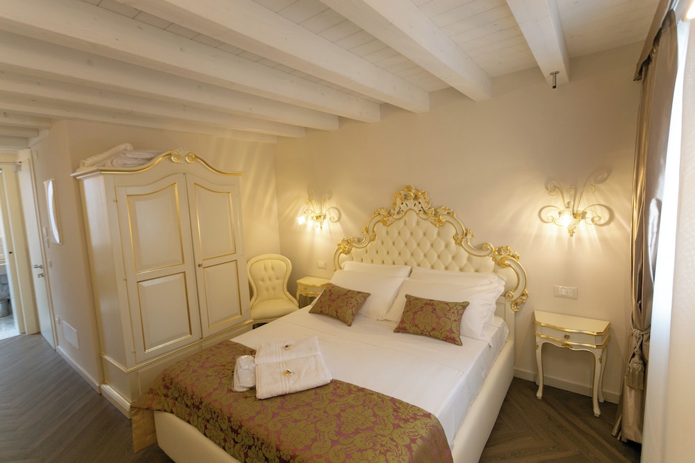 Comfort Room photo 2
