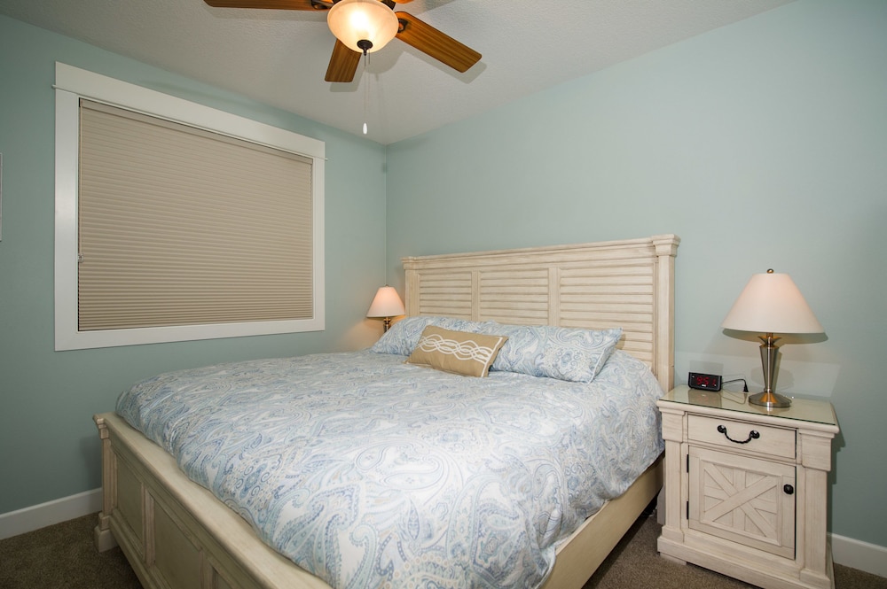 Condo, 2 Bedrooms, Ocean View, Beachfront photo 1