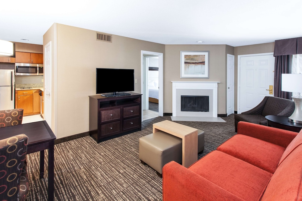 Suite, 2 Bedrooms, 2 Bathrooms (1 King Bed, 2 Double Beds, 1 Sofa Bed) - Photo 2