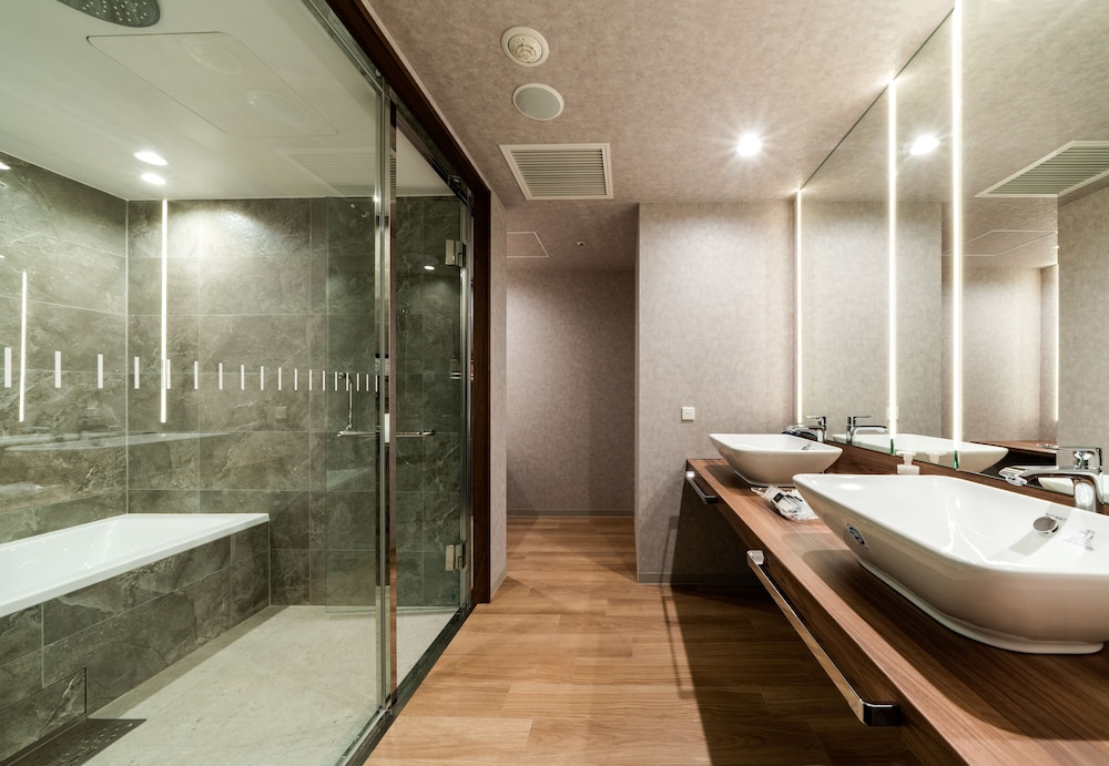 Executive Room, Non Smoking (For 3 guests) - Photo 6