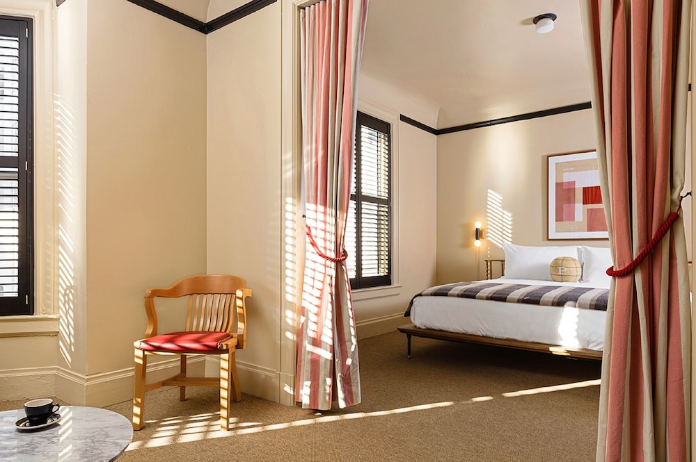 Suite, 1 King Bed (The King Suite) - Photo 3