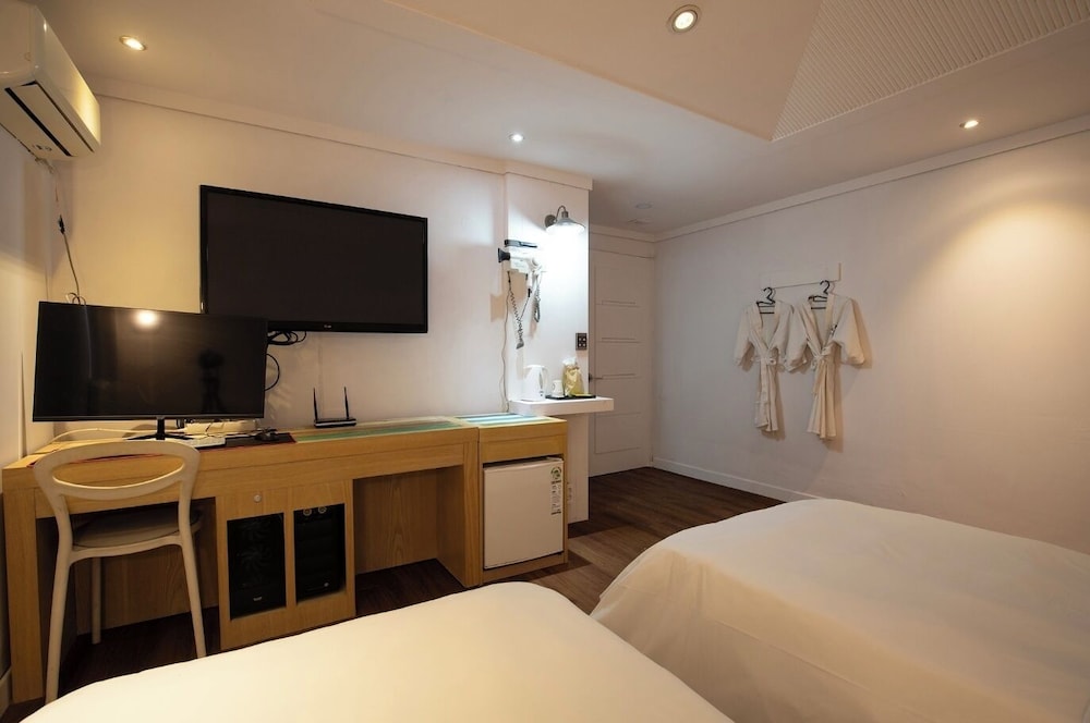 Annex B Building - Twin Room photo 2