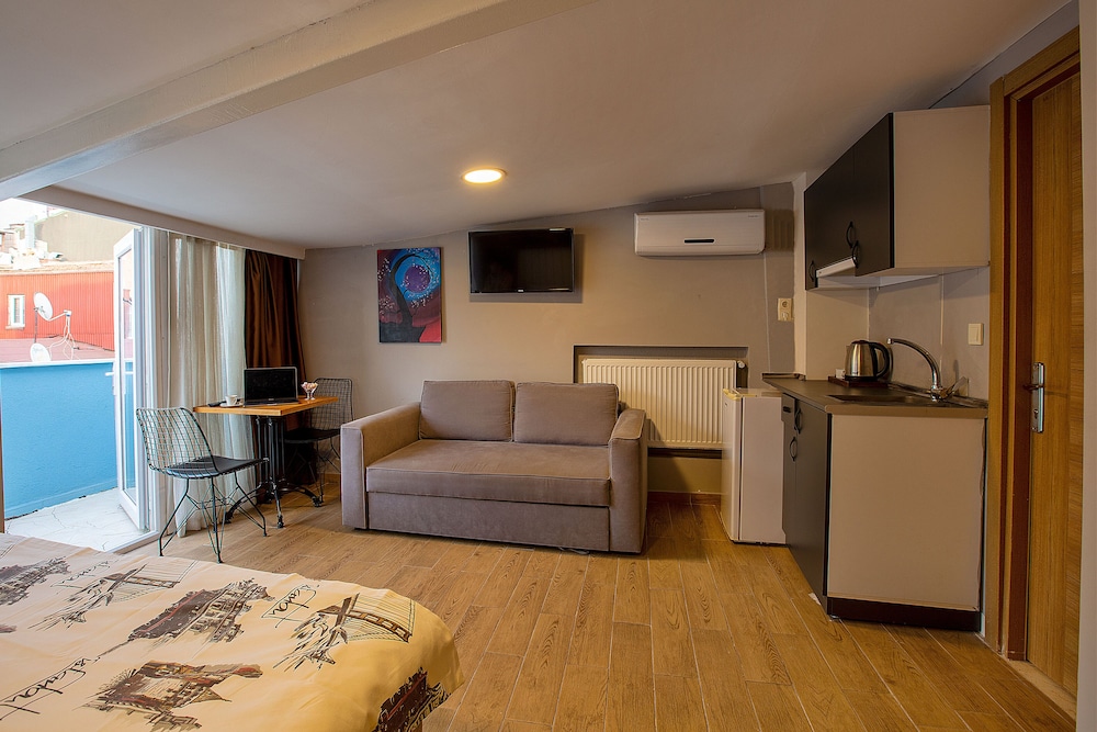 Standard Double Room with Balcony photo 3