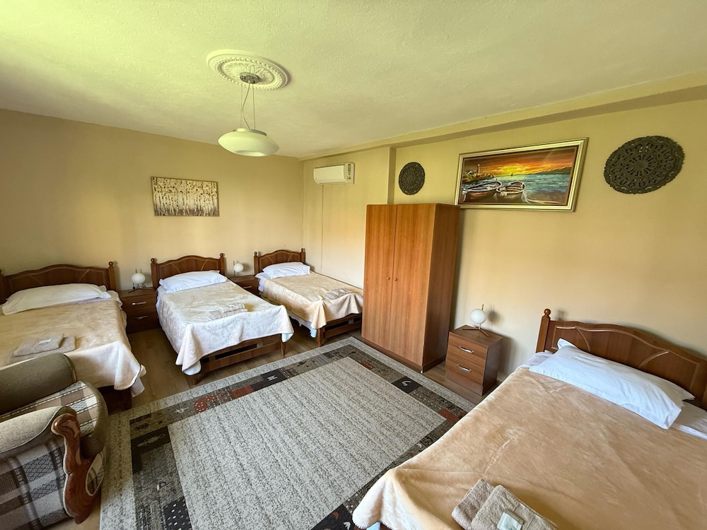 Design Quadruple Room