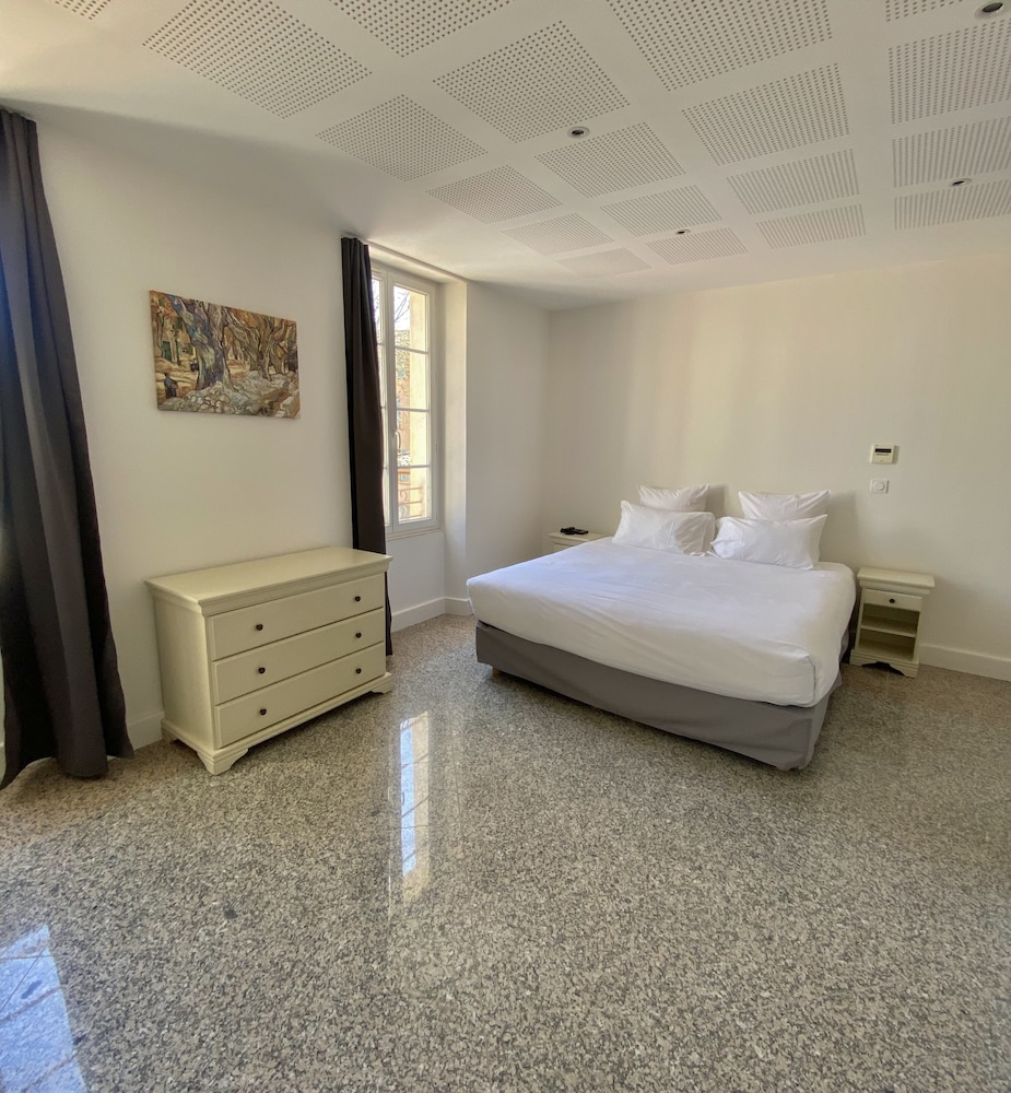 Deluxe Suite - Photo 1