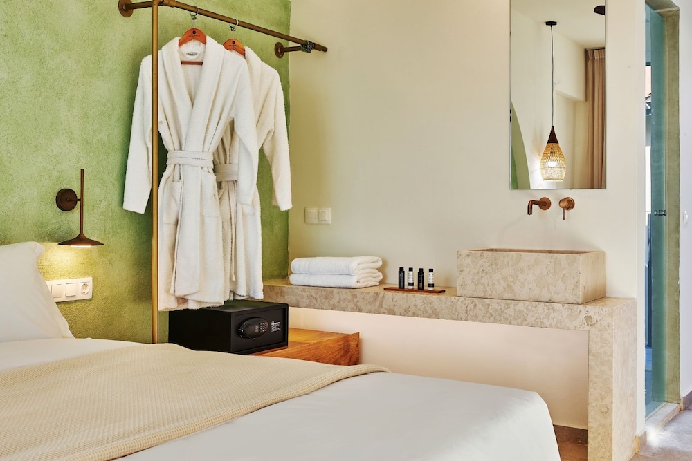 Premium Double Room with Sea View - Photo 6