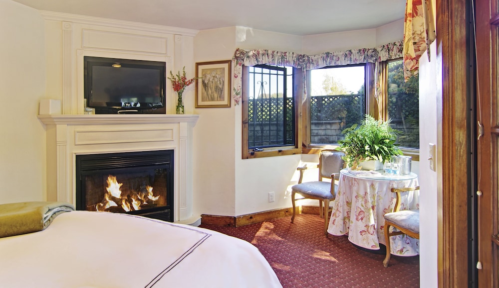 Standard Room, 1 Queen Bed, Accessible photo 2