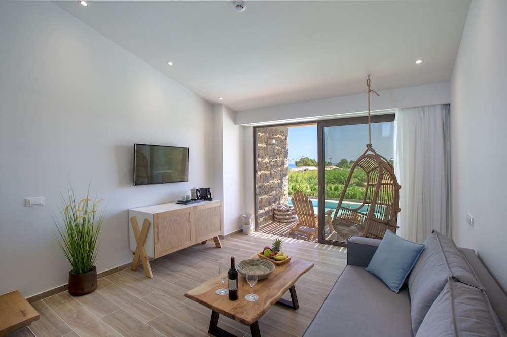 Atermono Suite, Split Level, Sea View, Private Pool
