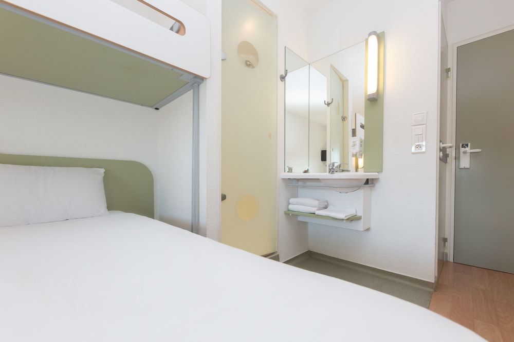 Standard Room, Multiple Beds photo 2