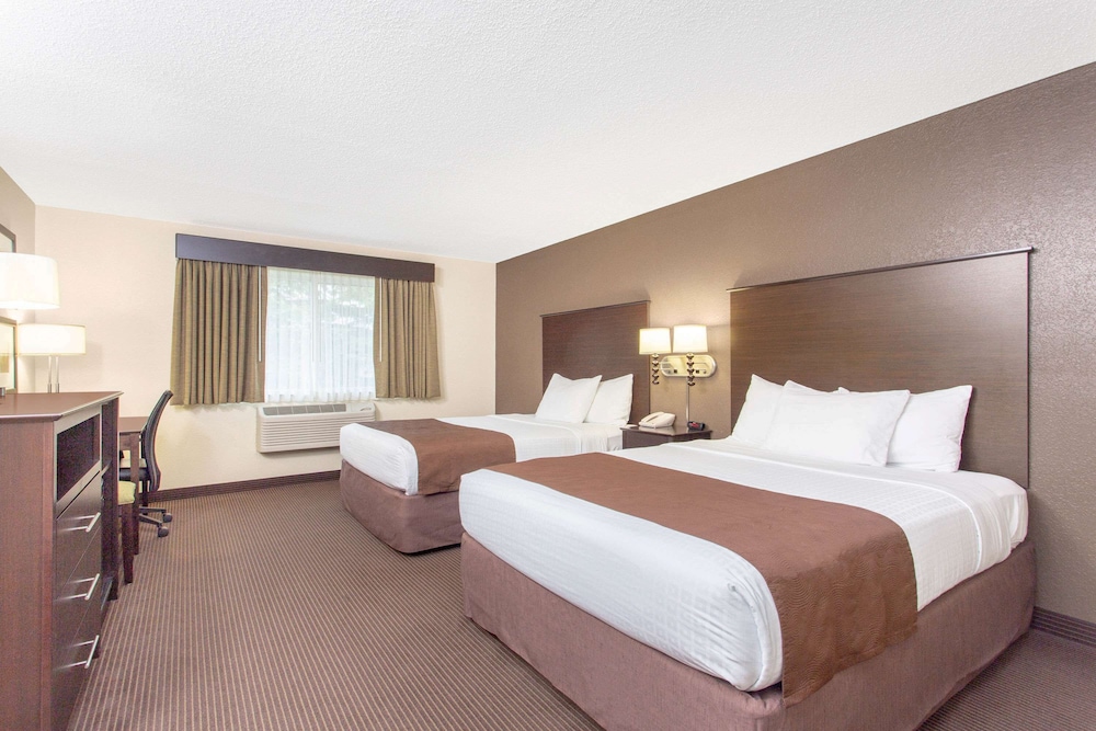 Executive Room, 2 Queen Beds, Non Smoking - Photo 1