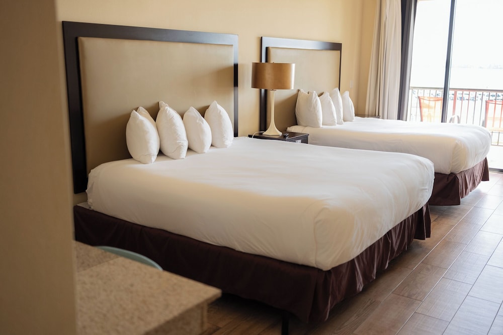Room, Multiple Beds, Lake View (Nonsmoking) photo 1