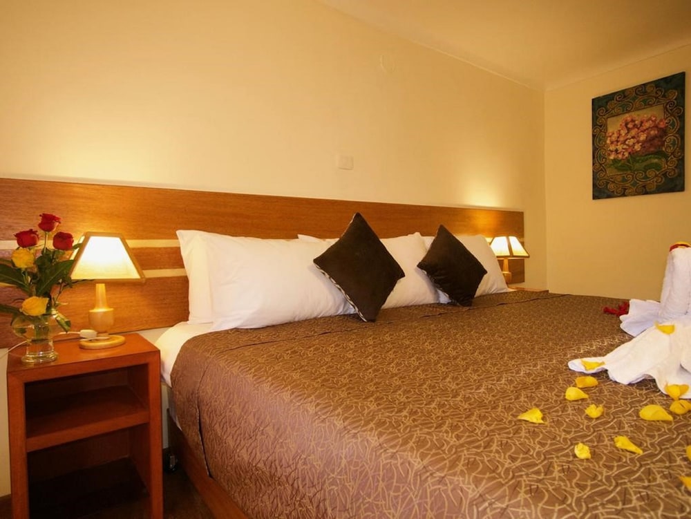 Deluxe Room 1 King Bed with Balcony and Views photo 1