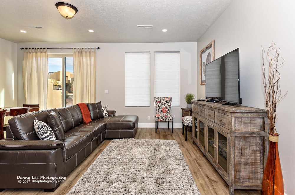Townhome, Multiple Beds, Mountain View (The Dixie Life) photo 2