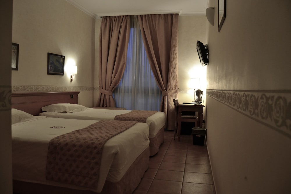 Deluxe Double or Twin Room - Photo 5