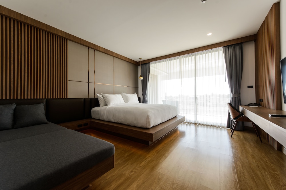 King Bedroom Suite - Photo 1