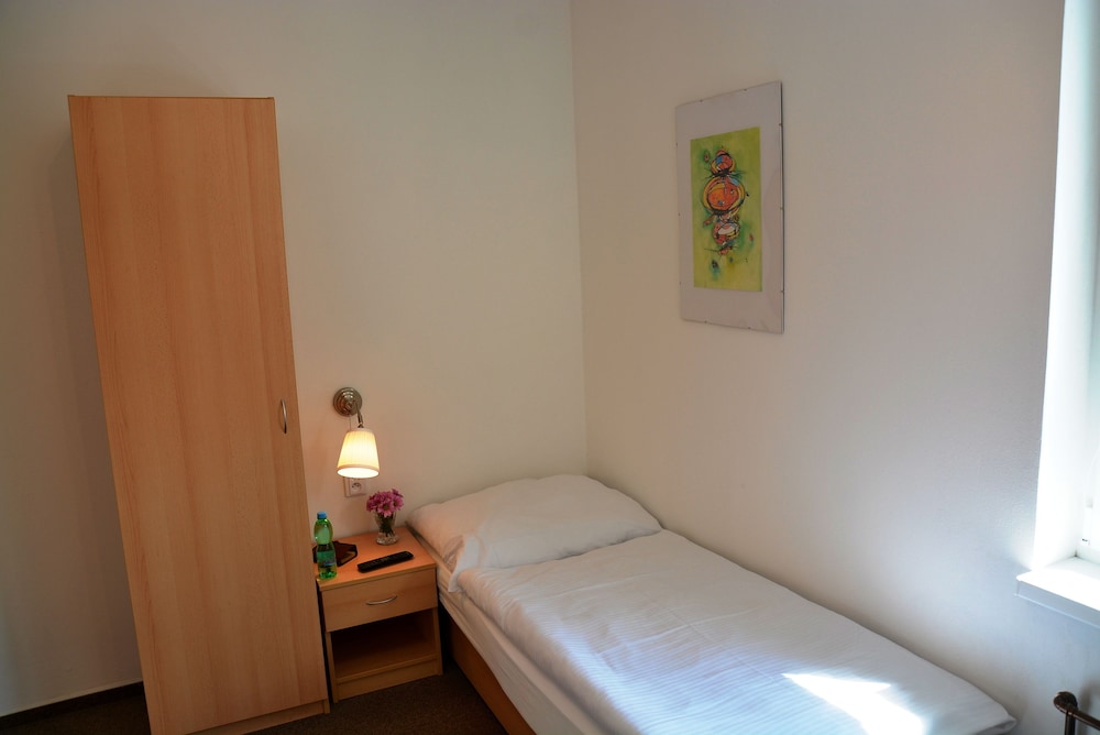 Single Room (3)