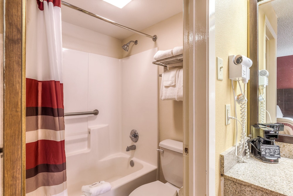 Deluxe Room, 2 Queen Beds, Non Smoking - Photo 3